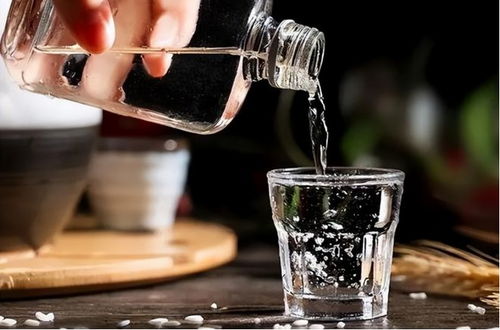 行家都在喝啥酒？茅臺并非首選，地方口糧酒正當下懷